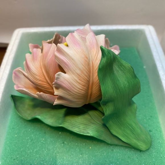 Lenox Parrot Tulip Porcelain Figurine - Retired - Picture 4 of 11